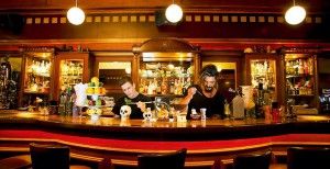 Τα πιο ψαγμένα cocktail bars του Κέντρου
