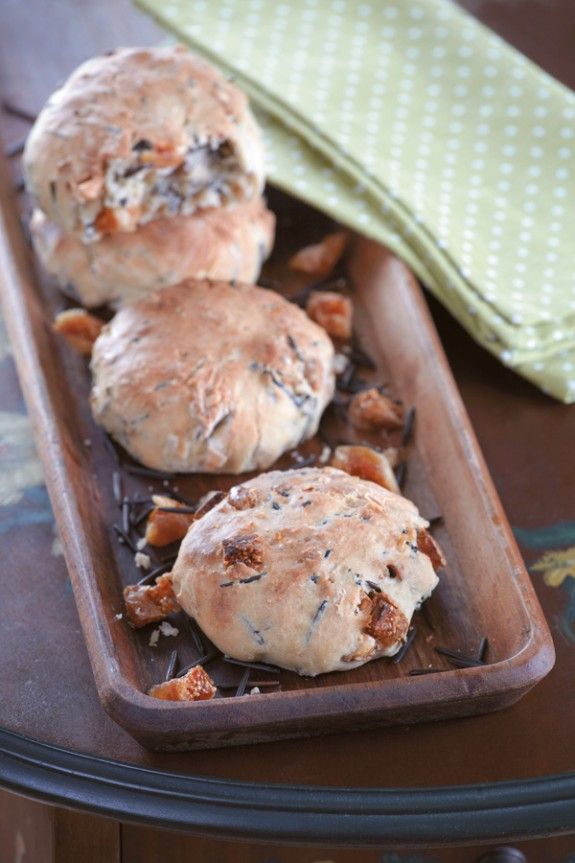 mikra-psomakia-me-agrio-rizi-k-apoxiramena-syka-k-karidia