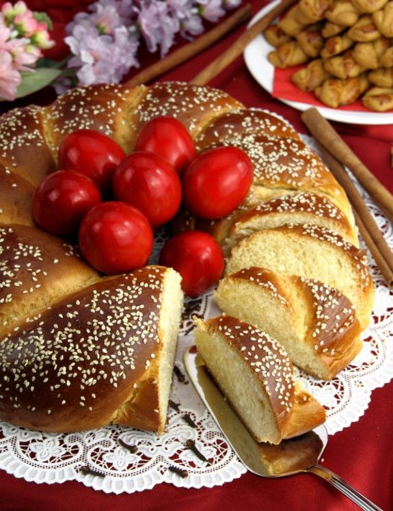 ANOIGMA-PASXALINO-TSOUREKI