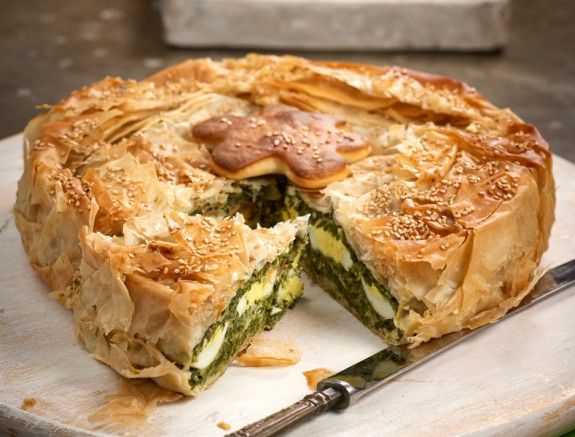 tourta-me-xorta-kai-brasta-avga