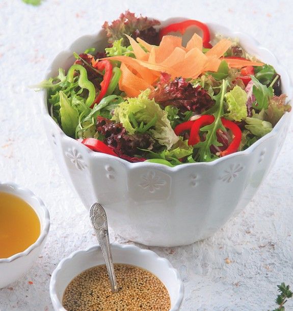 21150305_17090_prasini-salata-me-diaforetika-xromata