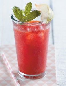 Cooling red pepper juice with orange and pear