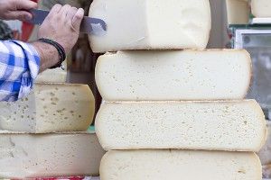 Γιατί εξαφανίζεται η γραβιέρα Νάξου από τα σουπερμάρκετ