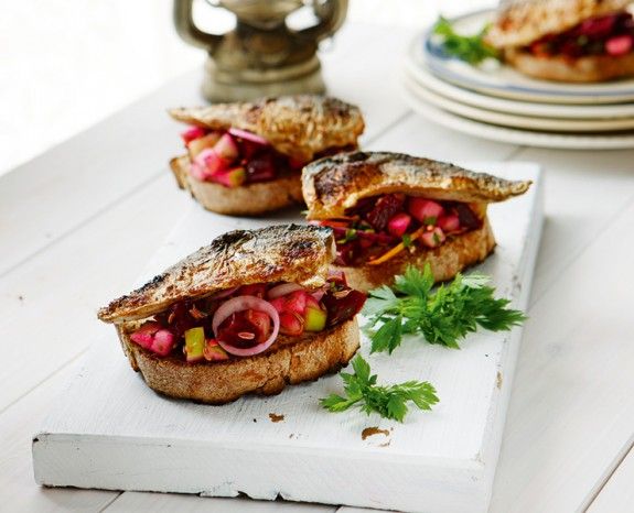 KOLIOI-ME-SALSA-PANTZARI