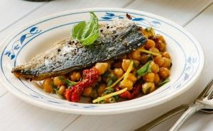 Fried mackerel with chickpeas