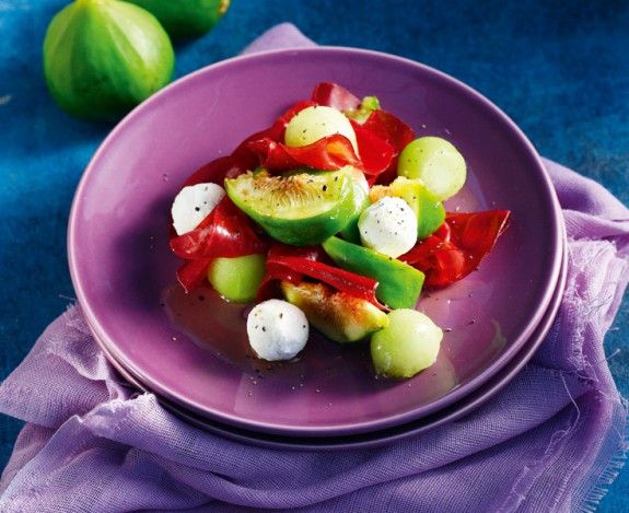 SALATA-ME-PEPONI-KAI-SYKA