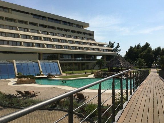 anoigma-porto-carras