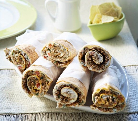 araviki-pita-me-giaourti-kai-pikantiko-kima