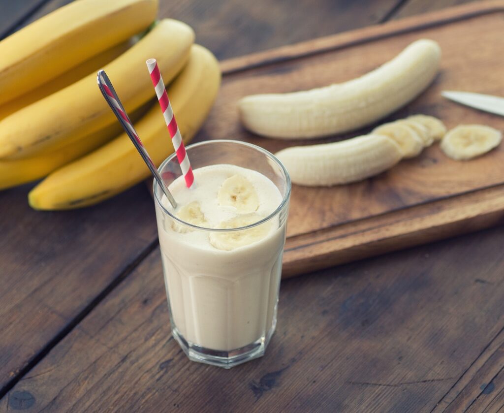 Smoothie με μπανάνα, γάλα, γιαούρτι