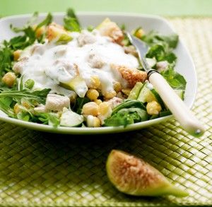 Chicken salad with figs, chickpeas and yogurt dressing
