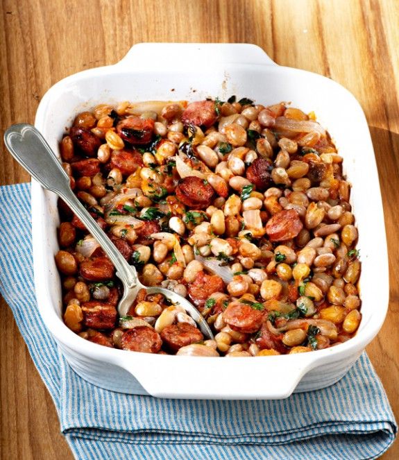 fasoulotavas-me-xantres-kai-loukaniko