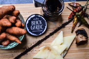 anoigma-mavro-skordo