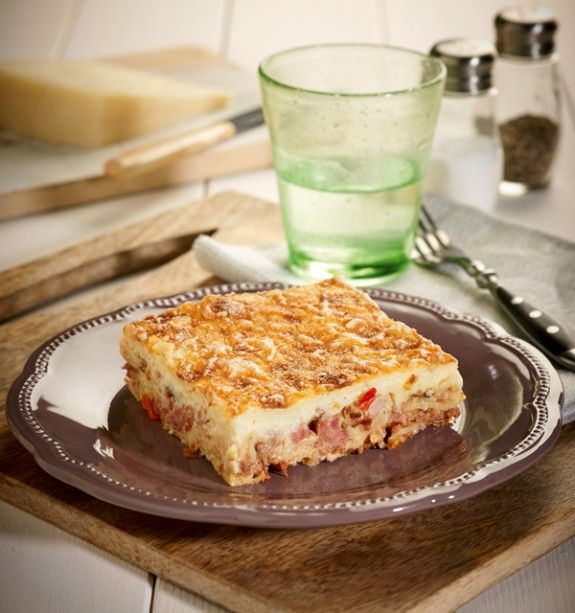 pastitsio-me-penes-kai-loukaniko-xoirino