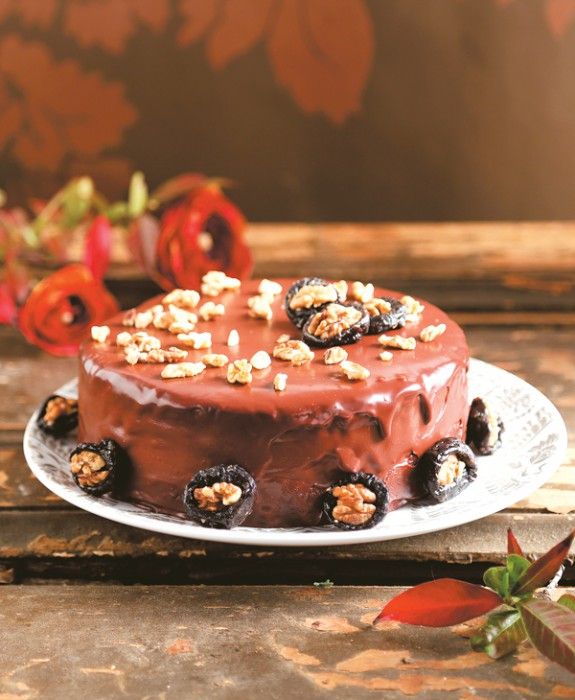 tourta-me-damaskina-k-karidia