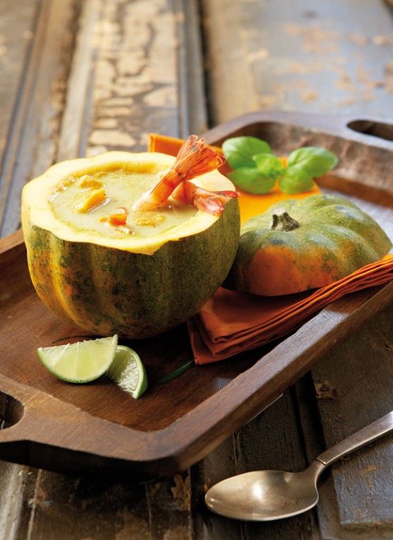 ANOIGMA-exotiki-soupa-me-kolokytha-kai-garidesolive-magazine