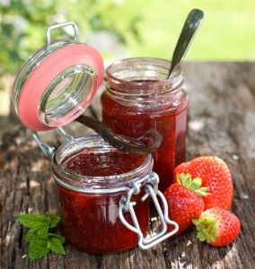Strawberry jam with vanilla and spices