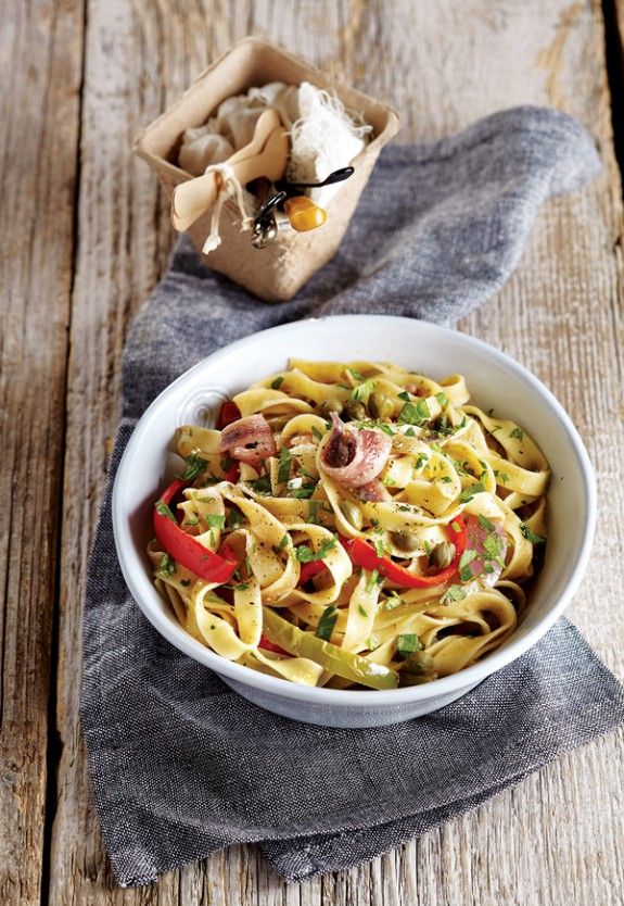 TALIATELES-ME-PIPERIES-KREMMYDIA-ANTZOUGIA