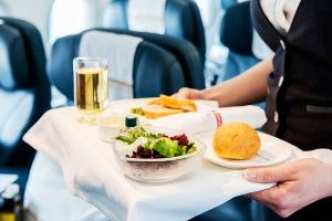 Γιατί οι πιλότοι δεν τρώνε το ίδιο φαγητό στην πτήση;