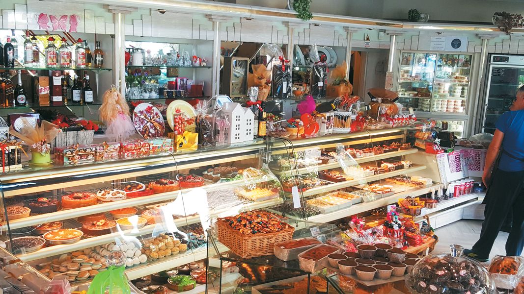 balis-anoigma-zaharoplasteio