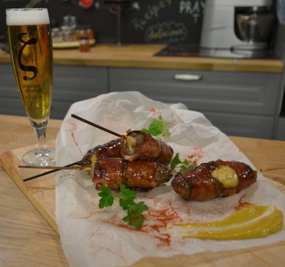 biftekia-gemista-me-kapnisto-tyri