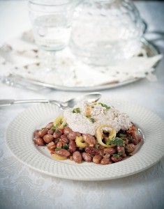 Bean salad with walnut – garlic sauce