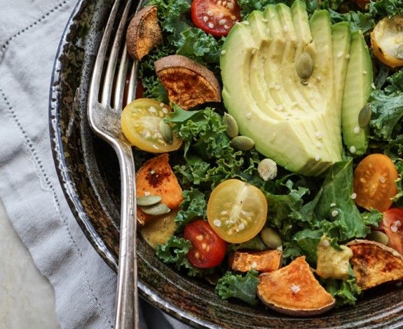 salata-avocado-anoigma