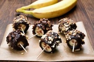 Chocolate-dipped frozen banana bites