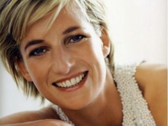 diana-anoigma-900×676