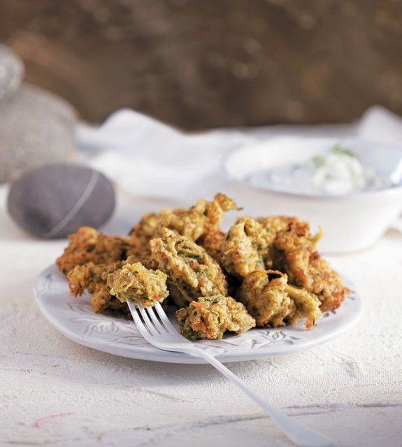 kolokythokeftedes-me-tzatziki-karotou