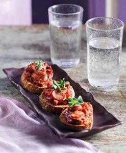 Tomato paste, sausage and thyme bruschettas