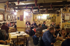5 ιστορικά ταβερνάκια της Αθήνας για ποιοτικό και νόστιμο φαγάκι