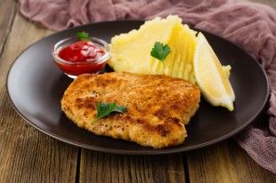 77378622 – turkey schnitzel with mashed potatoes, tomato sauce