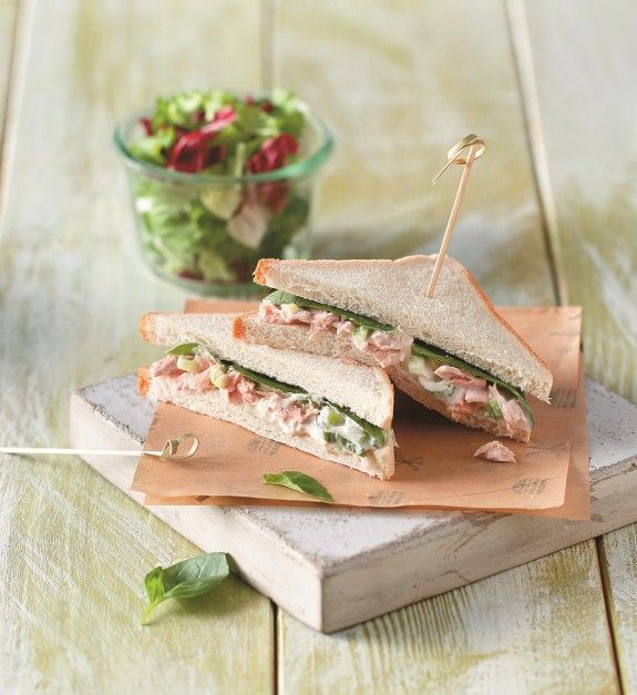 cluc sandwich me tonosalata