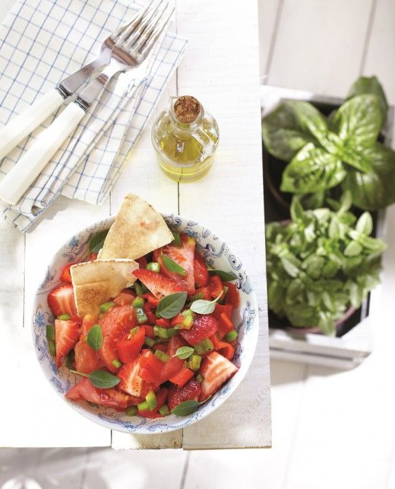 salata me ntomata piperia florinis fraoules basiliko araviki pita IMG_0177