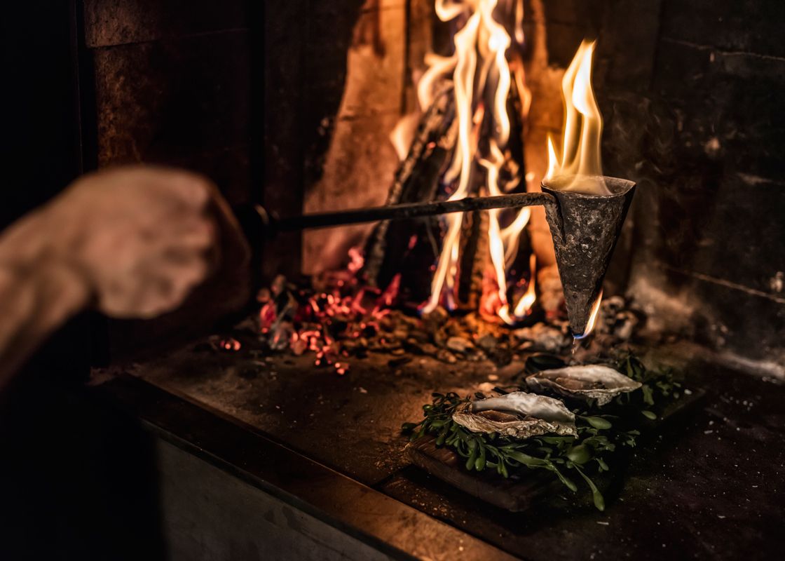 Oyster-cooked-Flambadou-preparation-©-PA-Jorgenssen-ekstedt