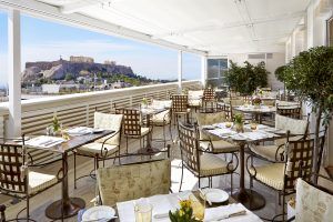 Το περιοδικό «Wine Spectator» βραβεύει τα GB Roof Garden και Tudor Hall
