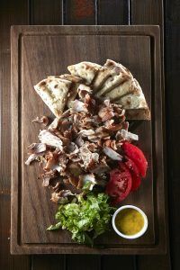 ZEIBEKIKO_Gyros-kotopoulo_portrait