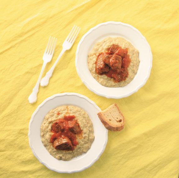 mosxaraki kokkinisto me poure melitzanas