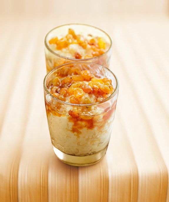 RYZOGALO-ME-POSARISMENES-STAFIDES-KAI-KANELA