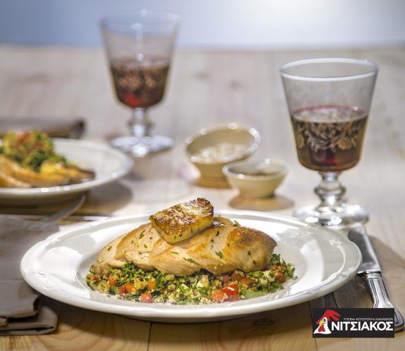 1ΚΟΤΟΠΟΥΛΟ ΣΧΑΡΑΣ ΜΕ ΖΕΣΤΗ ΣΑΛΑΤΑ ΑΠΟ ΚΙΝΟΑ ΚΑΙ ΧΑΛΟΥΜΙI87A8242