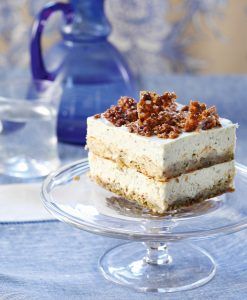 Baklava cake with pistachio mousse