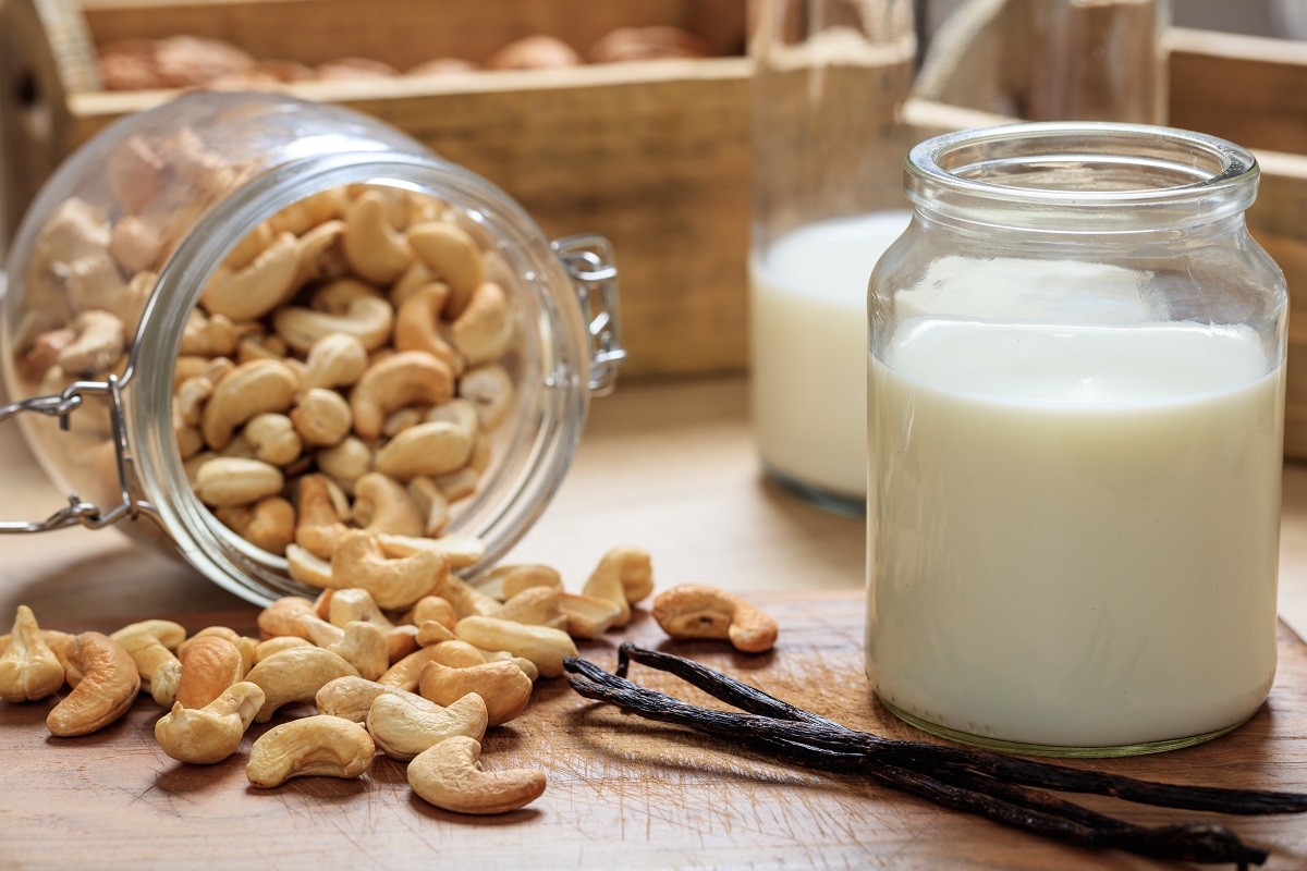 Vegan milk from cashews