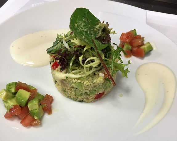 20190205130351_Σαλάτα cous-cous με αβοκάντο, λαχανικά και sauce vegan γιαουρτιού – Αντίγραφο