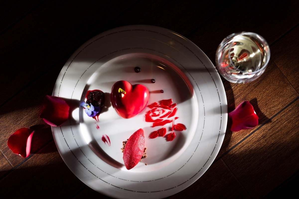 20190207140442_Varoulko Valentine’s Dessert