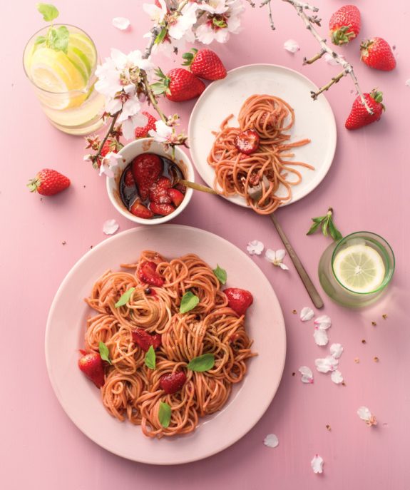 spagetti-me-pikantiki-saltsa-fraoula