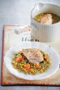 Chicken with carrots, peas, fennel and dill