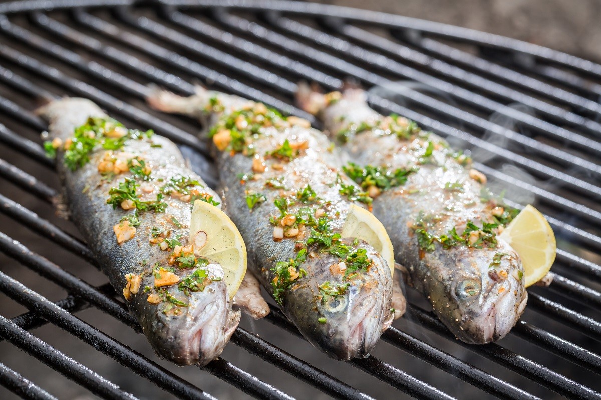 Baked fish with lemon and spices
