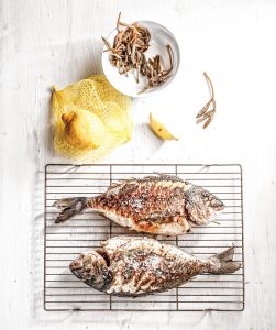 Breams with sea fennel and garlic