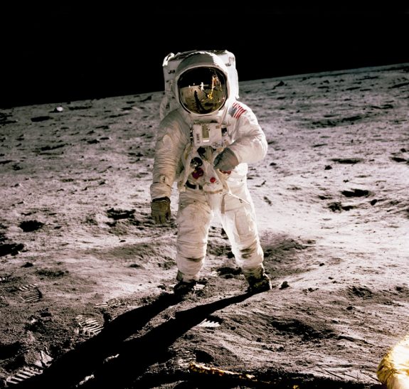 1-history-in-hd-e5eDHbmHprg-unsplash