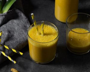 Pineapple, turmeric and coconut smoothie